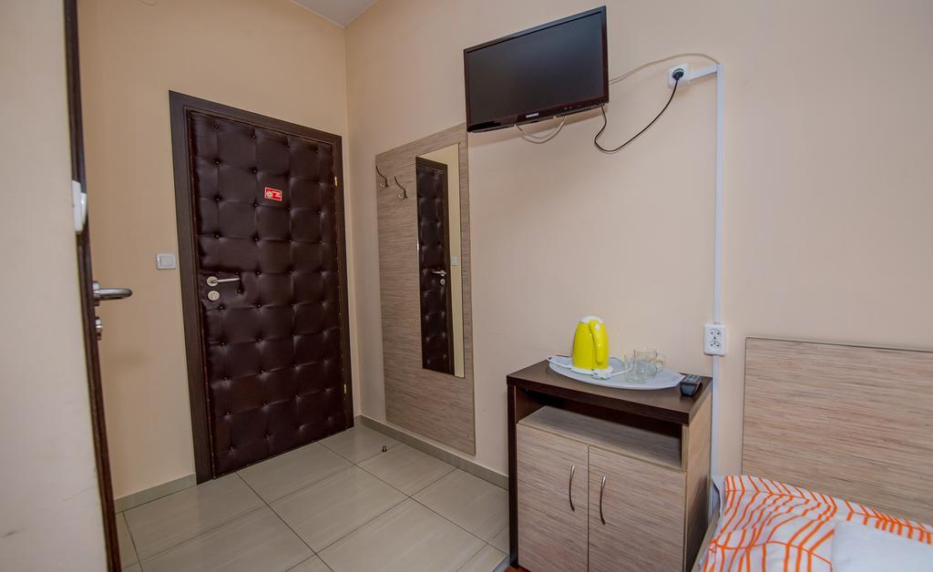 Hotelik Jankowski Raszyn Exterior foto